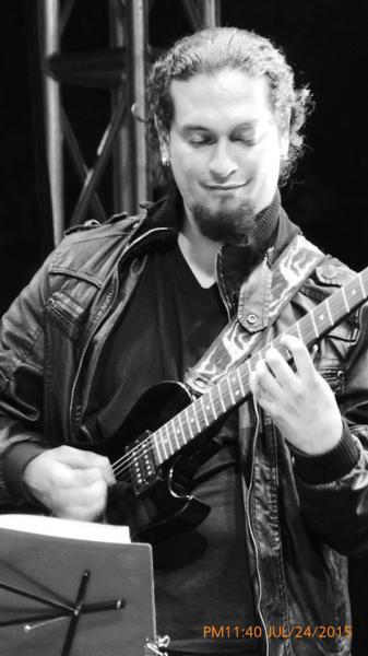 César Mejía Clases de Guitarra | Principiantes - Intermedios - Avanzados | Improvisación - Técnica - Armonía | Periódico del Sur | Sabaneta - Antioquia